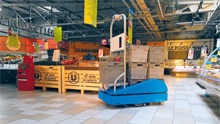 Mobiler Roboter von SUitee Cobotics revolutioniert Arbeit im Supermarkt