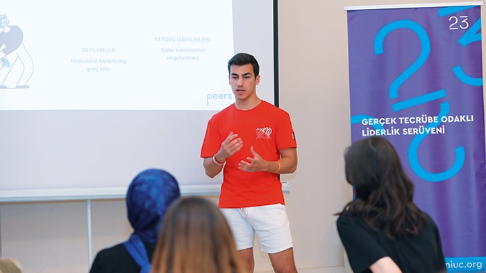 Hackathon participant Berkay Uzuner (22) tells us about his expectations, his strategies for overcoming new challenges and what fascinates him about IT topics.