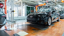 Protection d’accès sûre avec grande flexibilité et peu encombrante avec le système Safe Portal la ligne d'assemblage final chez Audi