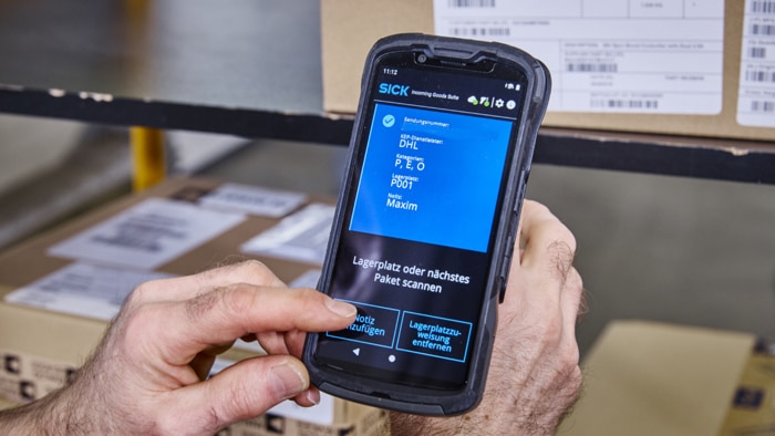 The Operator Assistance App, developed by SICK, assists users with the real-time parcel registration process.