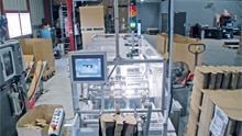 Onnodige machinestops voorkomen: signaallamp en Sensor Integration Gateway bij de productie van kartonnen trays