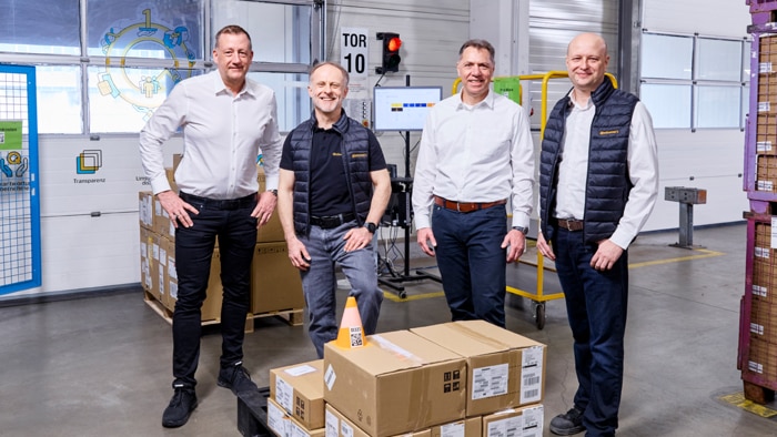Relishing the joint project: Alexander Aberle (SICK), Otto Schweiger (Continental), Carsten Kunze (SICK), and Marco Immisch (Continental)