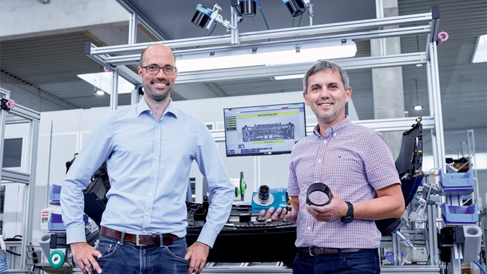 From the left: Tobias Magg, Project Manager Mechanical Design at RIBE Anlagentechnik GmbH; Walter Spiegel, Regional Account Manager at SICK Vertriebs-GmbH.