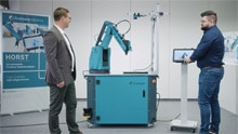 En hier is HORST: de eenvoudig te bedienen industriële robot van fruitcore robotics