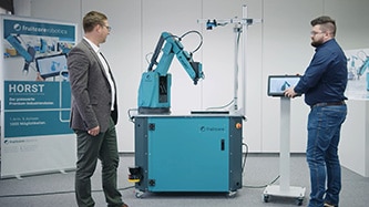 Here comes HORST: An easy-to-use industrial robot from fruitcore robotics