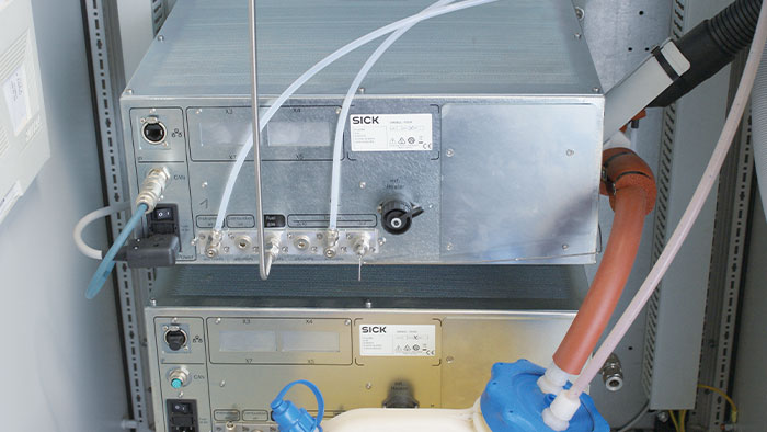 Der Gesamtkohlenwasserstoffanalysator Fidor  misst die im Abgas gebundenen Kohlenwasserstoffe kontinuierlich.