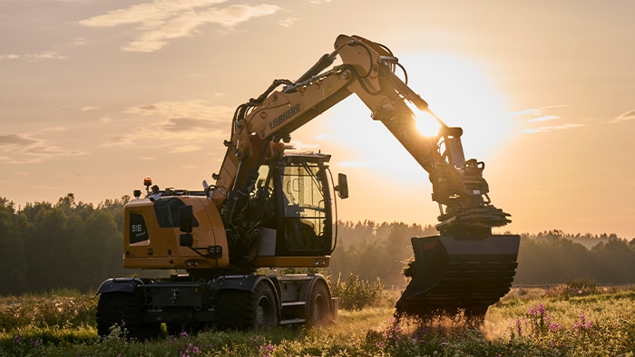 The mounted tilt rotator has opened up new possibilities for excavators.