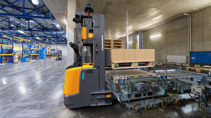 Using safety components from SICK, the intralogistics specialist Jungheinrich is transforming more and more of its vehicles into automated guided vehicles (AGVs). 