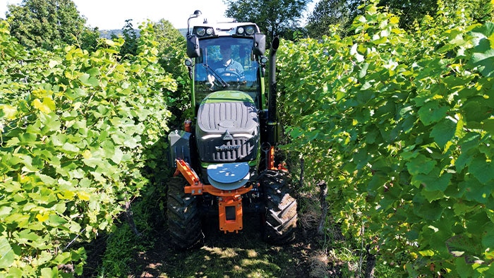 The semi-autonomous viticultural tractor is equipped with the MRS1000 3D LiDAR sensor from SICK.